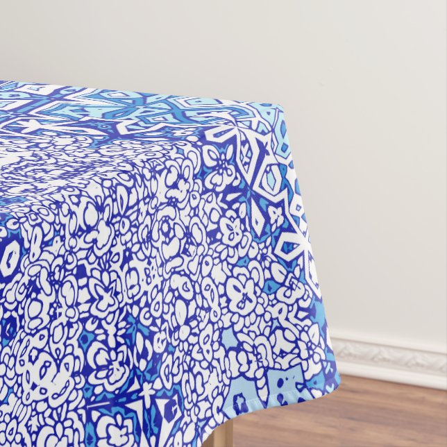 Mantel con estampado azul para decoración del hoga (In Situ)