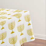 Mantel El oro blanco elegante| Chanukah Hanukkiyah| MENOR<br><div class="desc">Elegante mantel blanco MENORAH,  decorado con una menorah de oro fino en azulejos. Este es un diseño minimalista,  simple y elegante,  especialmente adecuado para sus celebraciones de Hanukkah. Disponible en otros colores,  o puede cambiar el color haciendo clic en Personalizar Más adelante y eligiendo entre la paleta de colores.</div>