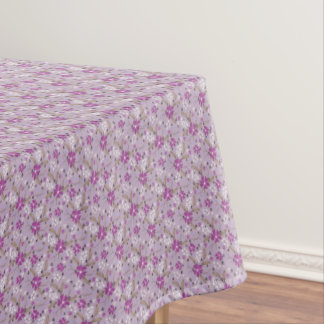 Mantel Flores blancas y moradas sobre un fondo lila pálid