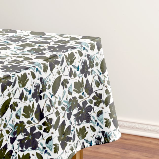 Mantel Flores de acuarela de Clematis (Clematis green blue floral vine table cloth by Studio Posies. )