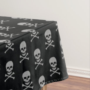 Mantel Halloween con calaveras plateadas y cruces