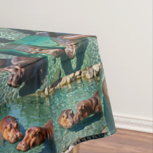 Mantel Hippos en juego: Un paraíso de estanques