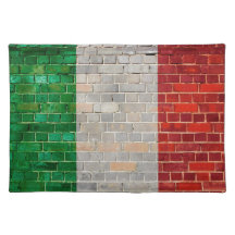 Bandera de Italia en una pared de ladrillo