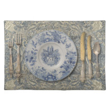 Mantel individual de tela antigua con plato Delft 