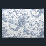 Mantel Individual Elegante Vintage francés grabado en toile floral-a<br><div class="desc">Elegante y ornamentado patrón vintage azul y blanco toile de jouy con flores exóticas, viñas y follaje entrelazados con guirnaldas y canastos de rosas. Este patrón se adaptó a partir de un fragmento textil francés histórico aproximadamente en 1910 en la colección Smithsonian. El patrón es de alta resolución pero no...</div>