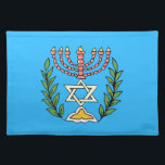 Mantel Individual Magen persa David Menorah<br><div class="desc">Esta imagen fue adaptada de una antigua teja judía persa y cuenta con una menorah con un Magen David (Estrella de David) enmarcado por ramas de olivo. Se han conservado las imperfecciones de la imagen original pintada a mano.</div>