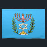 Mantel Individual Magen persa David Menorah<br><div class="desc">Esta imagen fue adaptada de una antigua teja judía persa y cuenta con una menorah con un Magen David (Estrella de David) enmarcado por ramas de olivo. Se han conservado las imperfecciones de la imagen original pintada a mano.</div>
