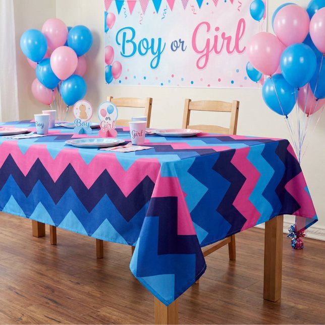 Mantel mediano de chevron rosa azul fresco (Cool Blue Pink Chevron Pattern Medium Tablecloth covering a table at a gender reveal party.)