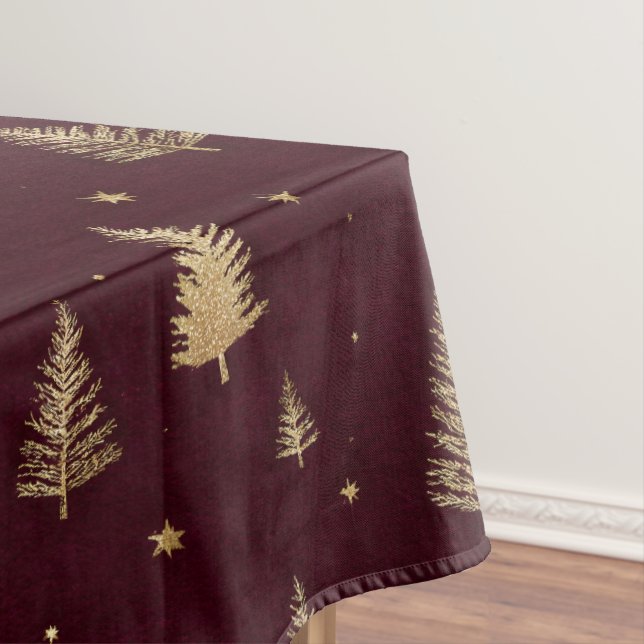 Mantel Modern Gold Christmas trees pattern on burgundy (In Situ)