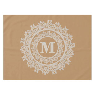 Mantel Moreno Brown y monograma elegante poner crema