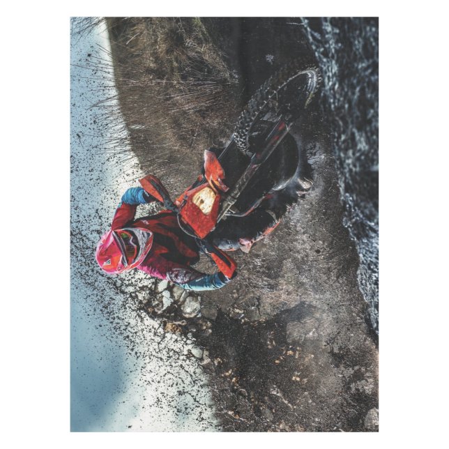 Mantel Motociclista sucio tirando almohada (Anverso)