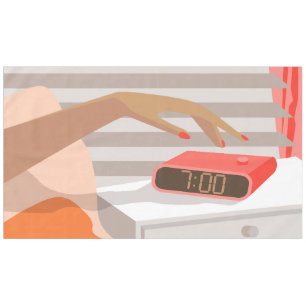 Mantel Mujeres presionando con la mano el botón de snooze