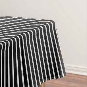 Mantel negro y blanco con rayas negras finas