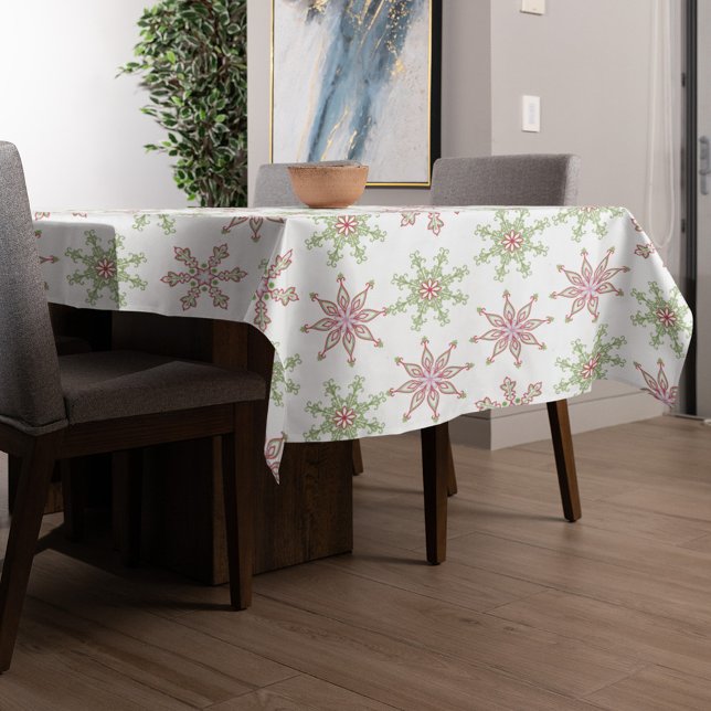 Mantel Patrón de copos de nieve de la festividad verde ro (Colorful whimsical snowflake pattern red, green, and pink tablecloth)