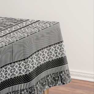 Mantel Patrón en blanco y negro con encaje y patchwork
