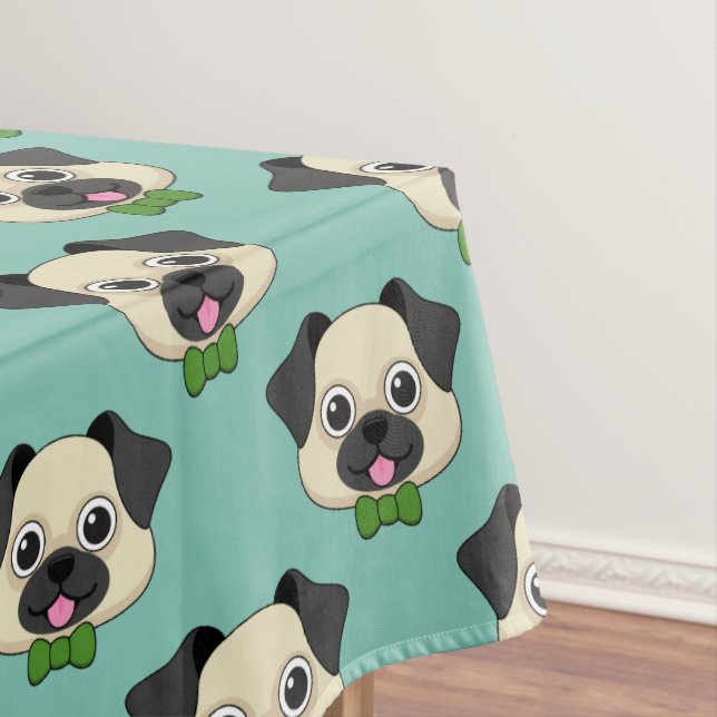 Mantel Perro de pug feliz lindo con papillón (In Situ)
