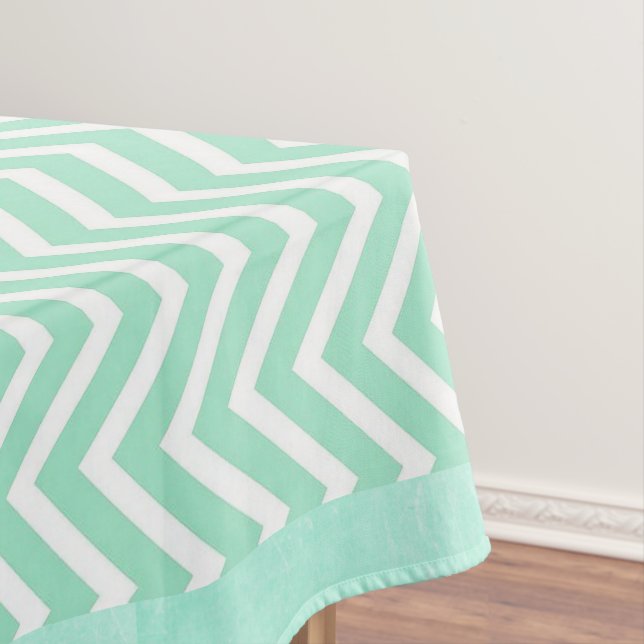Mantel Sage Green Chevron Tabllodos a rayas (In Situ)