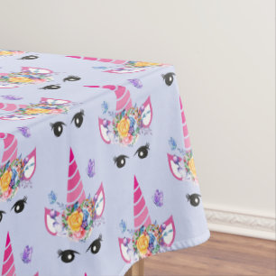 Mantel Unicornio de moda con corona floral y mariposas