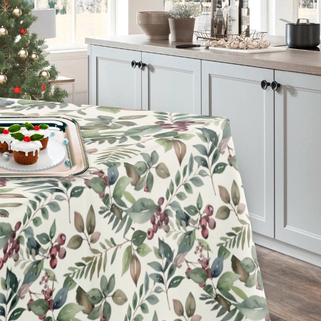 Mantel Verde de Invierno y Bayas Navidad Rústica (An elegant festive tablecloth, with winter botanical pattern of green leaves and red berries)