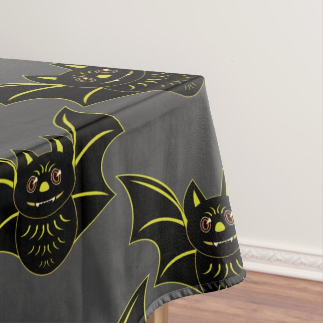 Mantel Vintage Bat Tablecloth (In Situ)