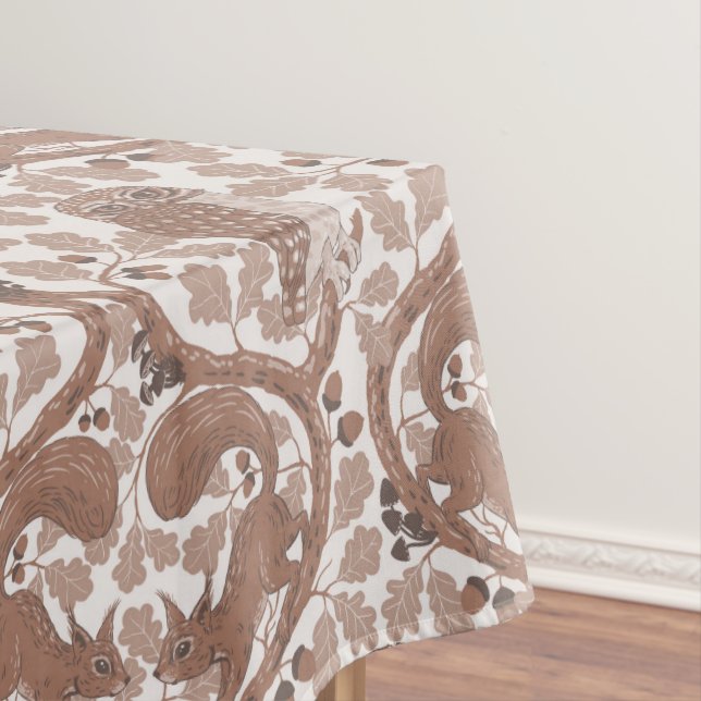 Mantel Whispers/Owls y Squirrels en roble/mo (In Situ)