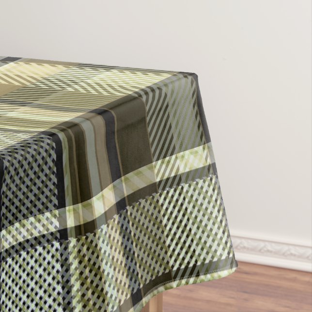 Mantel Yellow-brown tartan plaid.  (In Situ)