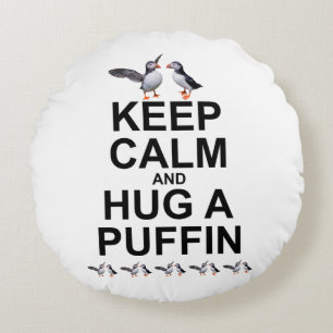 Mantén la calma y abraza a un Puffin Almohada (eli