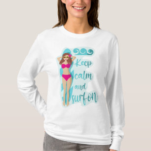 Mantén la calma y surfea en camiseta de chica more