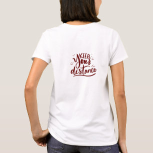 "Mantén tu distancia" Leyendo Camiseta