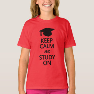Mantener la calma y estudiar con camisetas y chaqu