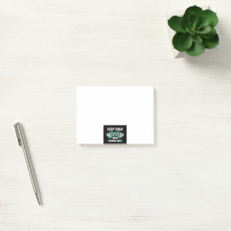 Mantener La Calma Y La Partida En Notas Post-it