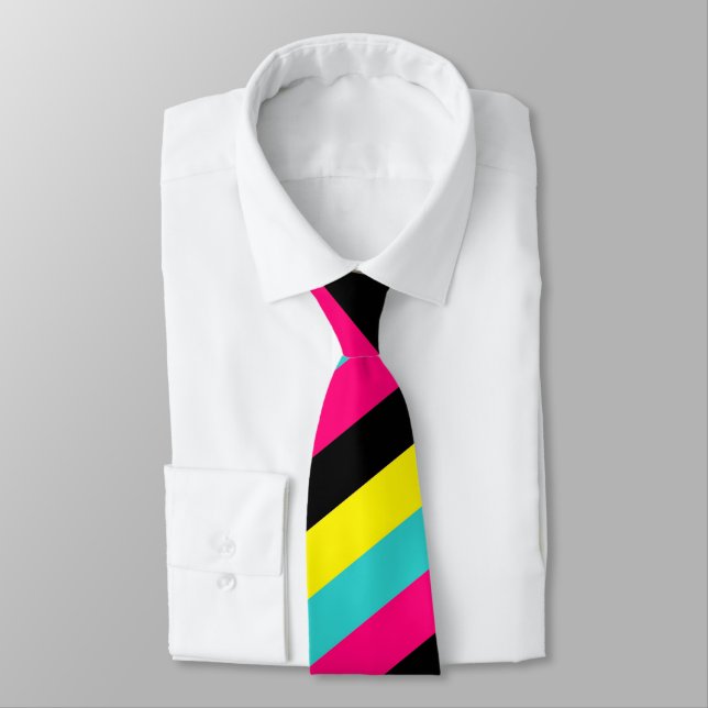 Mantener o diseñar su propia corbata :-) (Atado)