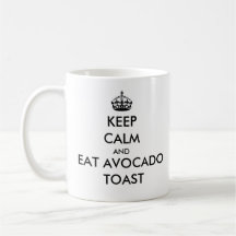 Mantenga tranquilo y coma la taza de la tostada