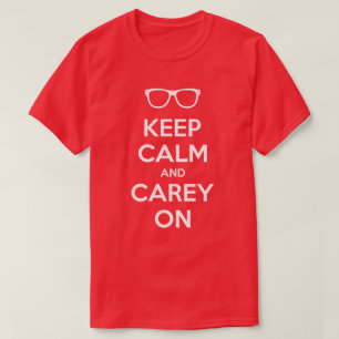 Mantengan la calma y carey en la camiseta