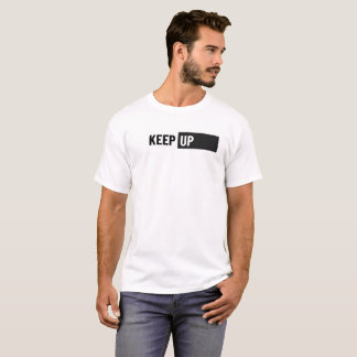 Manténgase al día - Camisa de tipografía motivacio