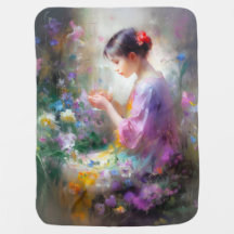 Chica admirando una flor en sus manos