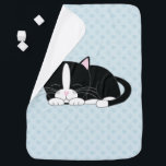 Mantita Para Bebé Gato de Tuxedo {azul}<br><div class="desc">Adorable ilustracion de un lindo gatito blanco y negro tomando una siesta.</div>