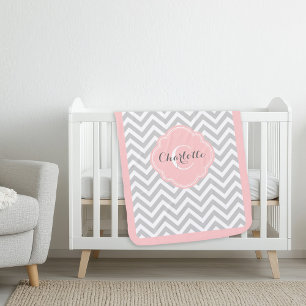 Mantita Para Bebé Monograma de Chevron gris y rosa
