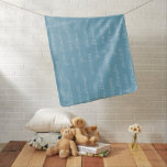 Mantita Para Bebé Personalizado azul Baby Boy Blanket con el nombre<br><div class="desc">Cama repetida de nombre de niño bebé personalizado - Elegancia moderna y comodidad envolver tu pequeño paquete de alegría en el suave abrazo de nuestra manta de bebé personalizado, adornado con el nombre repetido en una armoniosa mezcla de escritura a estilo de letra y tipografía serif elegante. Este diseño moderno...</div>