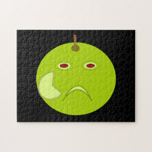 Manzana malvada con rompecabezas de Halloween en c