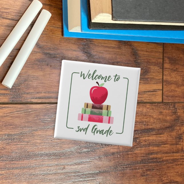 Manzanas rojas: botón blanco cuadrado de regreso a (Red apple and books white square back-to-school button with grade level . )