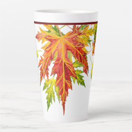 Maple plateado en una gran taza de latte