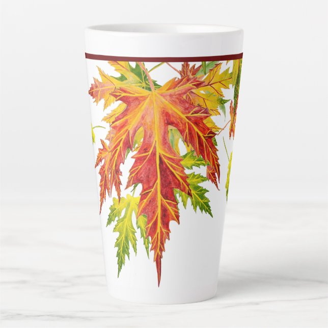 Maple plateado en una gran taza de latte (Anverso)