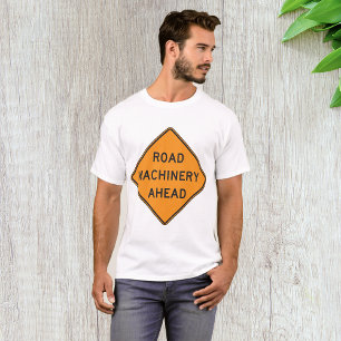 Maquinaria vial por delante de la camiseta de los