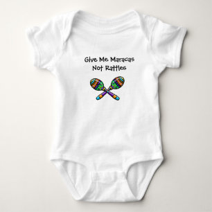 Maracas no confunde la camisa del bebé