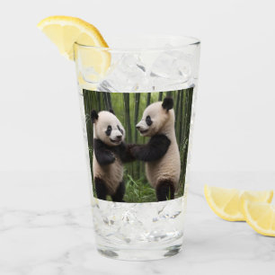 Maravillas caprichosas: Los bebés pandas juegan en