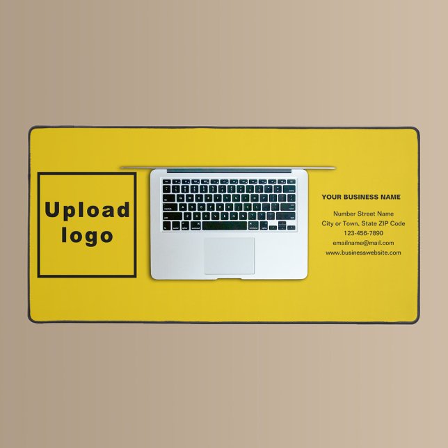 Marca comercial en alfombrilla de escritorio amari (Build brand name awareness. Your business brand on yellow desk mat.)