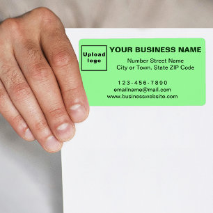 Marca comercial en etiqueta de envío verde claro