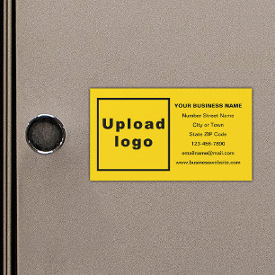 Marca comercial en tarjeta magnética amarilla