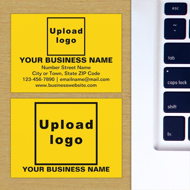 Marca comercial en tarjeta rectangular pequeña ama (The front and back of the yellow business card with your brand)